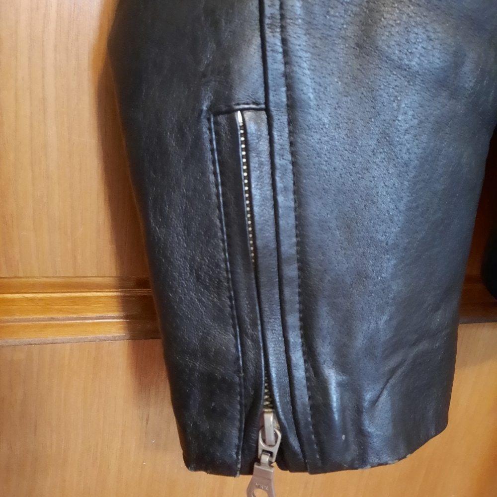 Leather jacket,  10-12 size, not new,  good condition - Picture 4 of 4